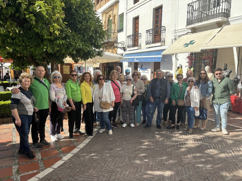 Los centros de participación activa de Marbella conocen esta semana el Casco Antiguo gracias a una iniciativa de Comercio